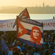 Hunderttausende Kubaner protestieren gegen das US-Embargo. - Foto: Ramon Espinosa/AP/dpa