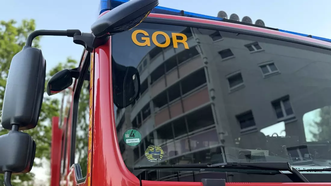 FW Dresden: Kinderwagen brennt im Hausflur - Fünf Personen verletzt - Bild: presseportal.de