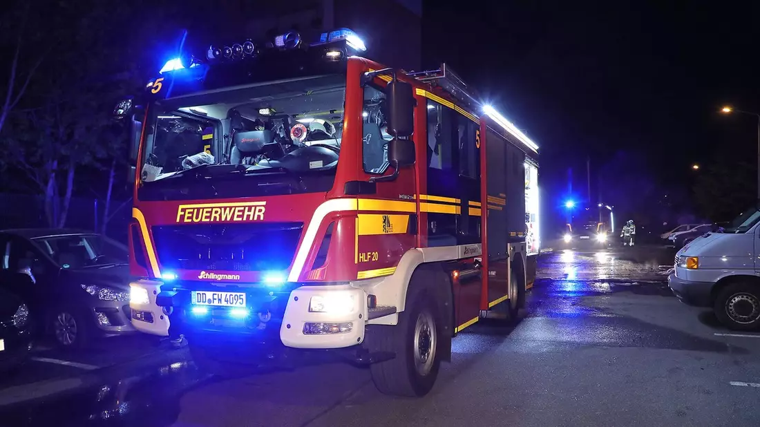 FW Dresden: Feuerwehr Dresden am 1. Mai stark gefordert - zahlreiche Brände in der Nacht - Bild: presseportal.de