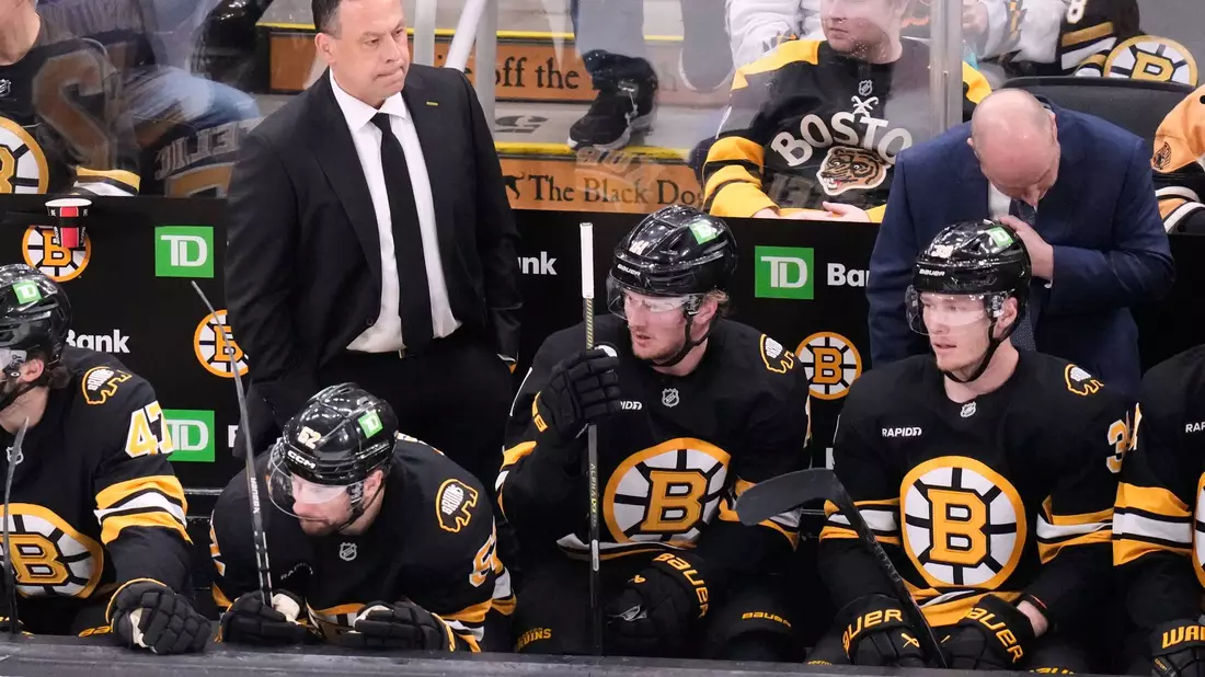 Für Bostons Trainer Marco Sturm endet die erste NHL-Saison in der ersten Playoff-Runde. - Bild: Charles Krupa/AP/dpa