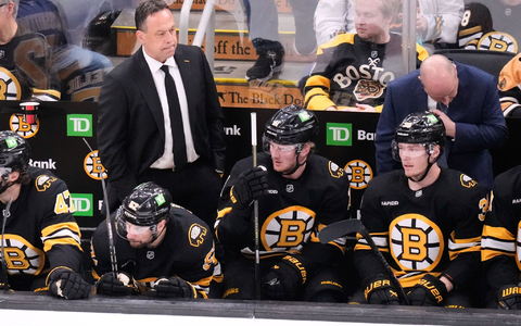 Für Bostons Trainer Marco Sturm endet die erste NHL-Saison in der ersten Playoff-Runde. - Foto: Charles Krupa/AP/dpa