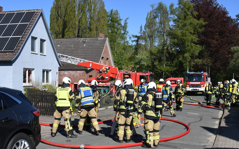 FW-PI: Barmstedt: Anbau in Vollbrand - Feuerwehr rettet Einfamilienhaus - Foto: presseportal.de