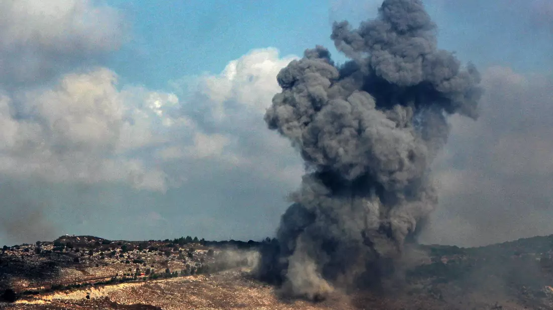 Rauchschwaden nach einem früheren Angriff Israels im Bereich der südlibanesischen Stadt Nabatieh. (Archivbild) - Bild: dpa