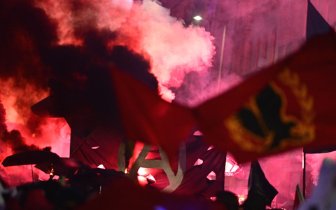 Am Ende der großen linken Demonstration am Abend des 1. Mai in Berlin-Kreuzberg kam es noch zu einigen kleineren Angriffen auf Polizisten.  - Foto: Fabian Sommer/dpa