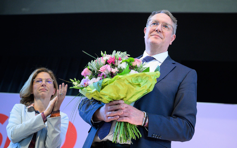 SPD-Parteichefin Bätzing-Lichtenthäler und Verhandlungsführer Alexander Schweitzer haben für den Koalitionsvertrag mit der CDU geworben. - Foto: Hannes P. Albert/dpa