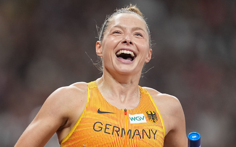 Gina Lückenkemper hat sich mit der 4x100-Meter-Staffel der Frauen für die WM 2027 qualifiziert. (Archivbild) - Foto: Michael Kappeler/dpa