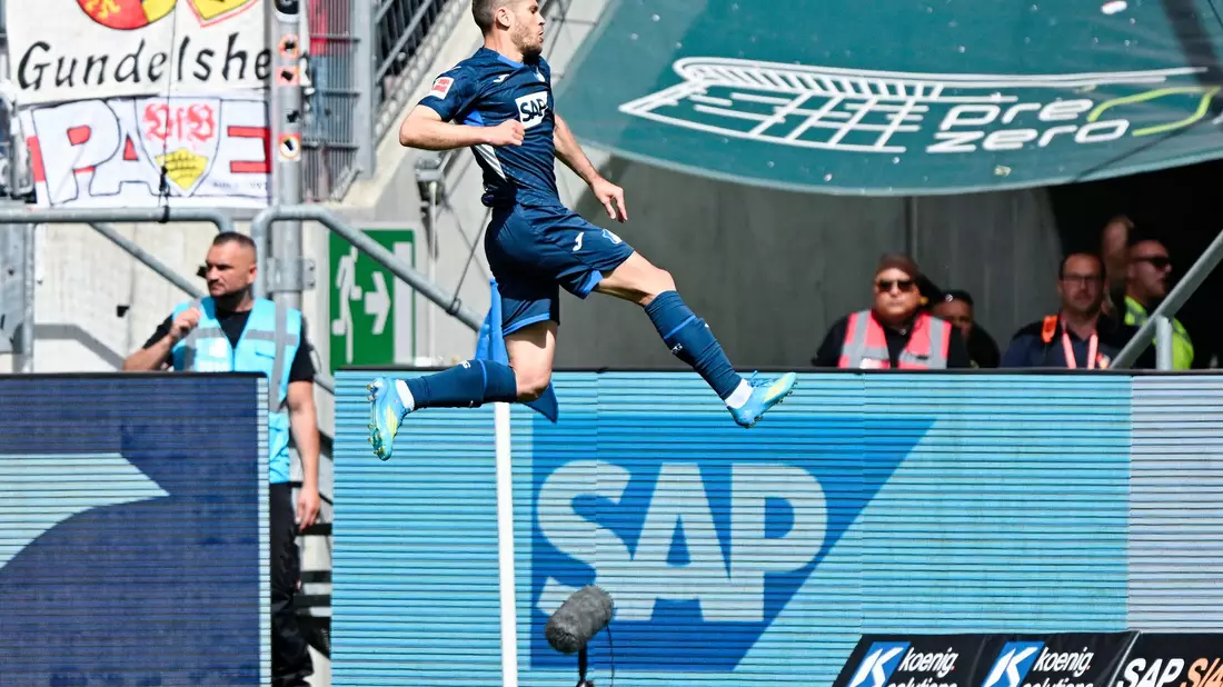 Früher Torjubel gegen den VfB: Andrej Kramaric.  - Bild: Uwe Anspach/dpa