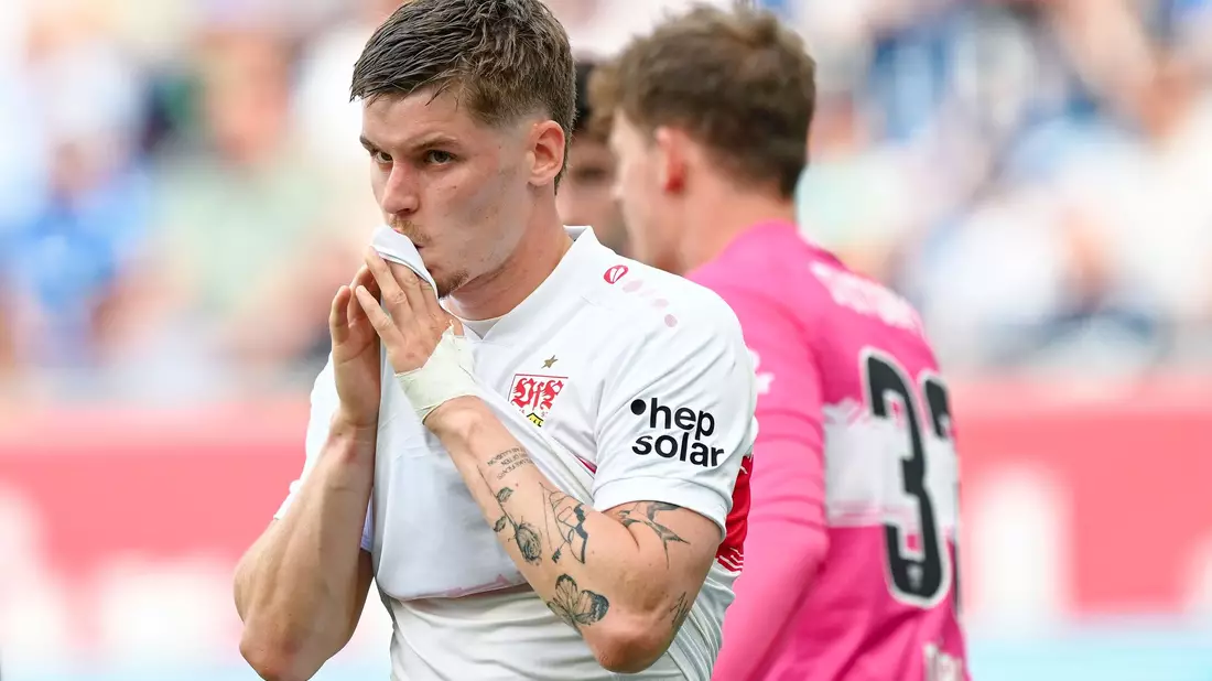 Frust bei Ramon Hendriks und beimv VfB Stuttgart.  - Bild: Uwe Anspach/dpa