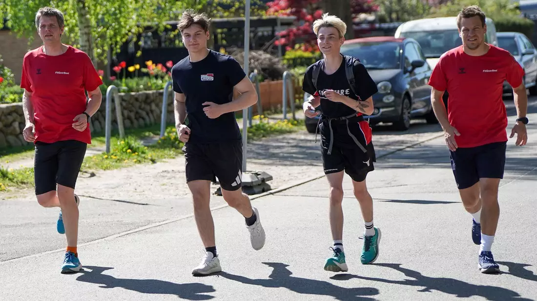 FW-LFVSH: Feuerwehren legen über 3.000 Kilometer nur mit Muskelkraft zurück: FitQuerBeet erreicht nach einem Jahr großes Finale in Flensburg - Bild: presseportal.de