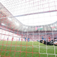 Heidenheims Schockmoment: Der Schuss von Bayern-Star Michael Olise prallt vom Pfosten an den Rücken von Torwart Diant Ramaj und kullert über die Linie. - Foto: Harry Langer/dpa