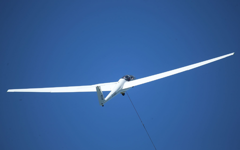 Der Pilot starb noch an der Unglücksstelle. (Symbobild) - Foto: David Young/dpa