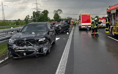  Die Frau starb noch an der Unfallstelle.  - Foto: Alexander Franz/Alexander Franz / Erftkreis News/dpa