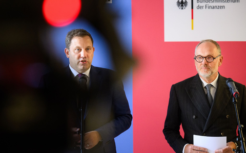 IIB-Vorsitzender Christ (r.): Deutschland muss mehr für seine wirtschaftliche Resilienz tun. (Archivbild) - Foto: Bernd von Jutrczenka/dpa