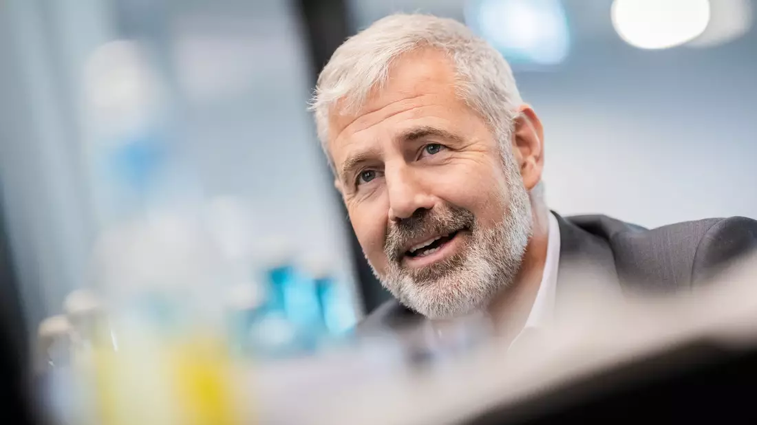 Für seine Firma sieht Klebert noch Luft nach oben.  - Bild: Christoph Soeder/dpa