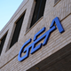 Das Gea-Logo am neuen Firmensitz in Düsseldorf. - Foto: Wolf von Dewitz/dpa