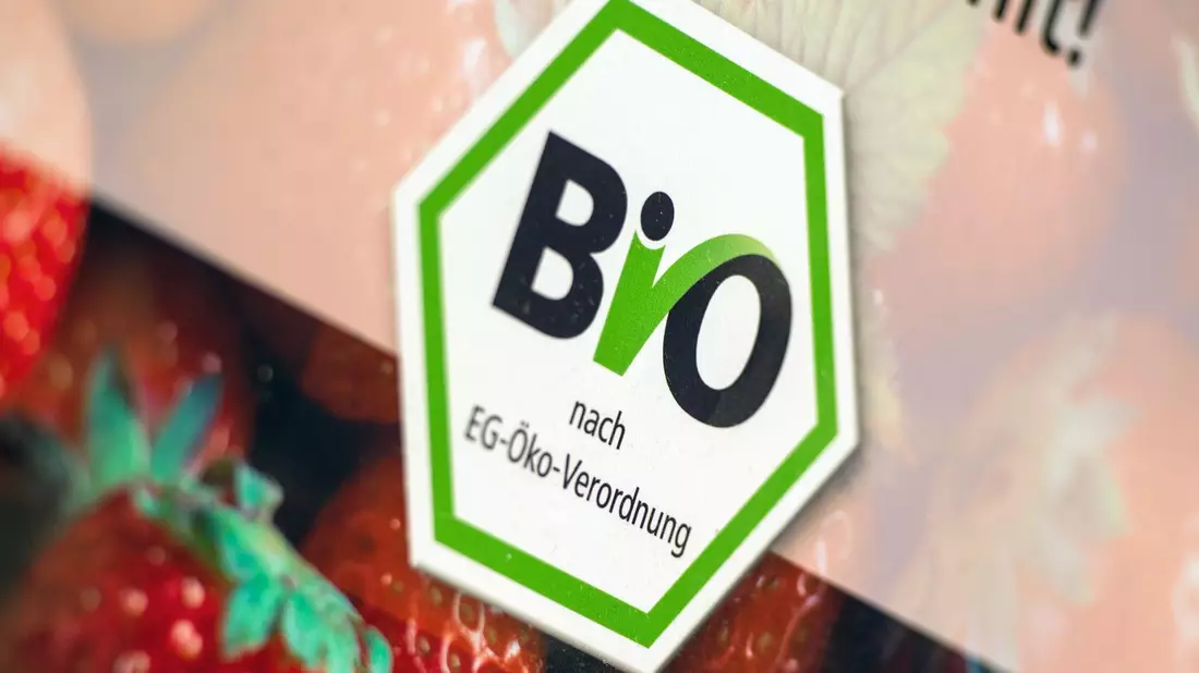 Bio-Produkte legen in der Verbrauchergunst weiter zu. - Bild: Monika Skolimowska/dpa