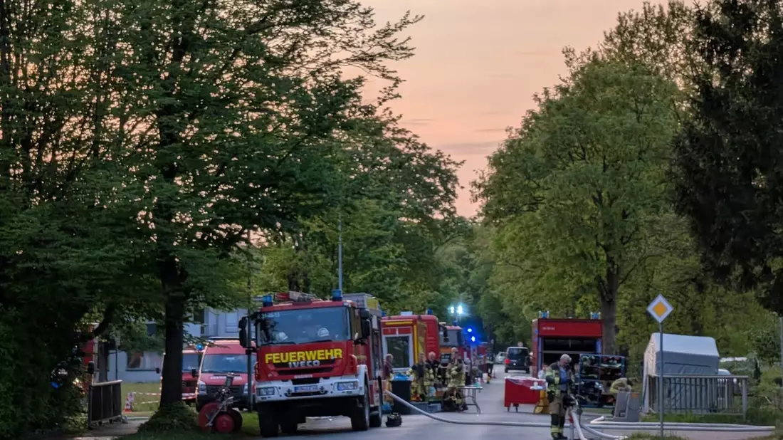 FW-ROW: Dachstuhlbrand in einem Mehrparteienhaus in Rotenburg - Bild: presseportal.de
