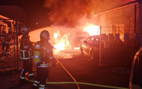 FW Gundelfingen: Gebäudebrand im Gewerbegebiet in Gundelfingen - Foto: presseportal.de