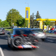 Preisunterschiede je nach Tankstelle sind laut Kartellamt momentan sehr stark (Archivbild)     - Foto: Pia Bayer/dpa