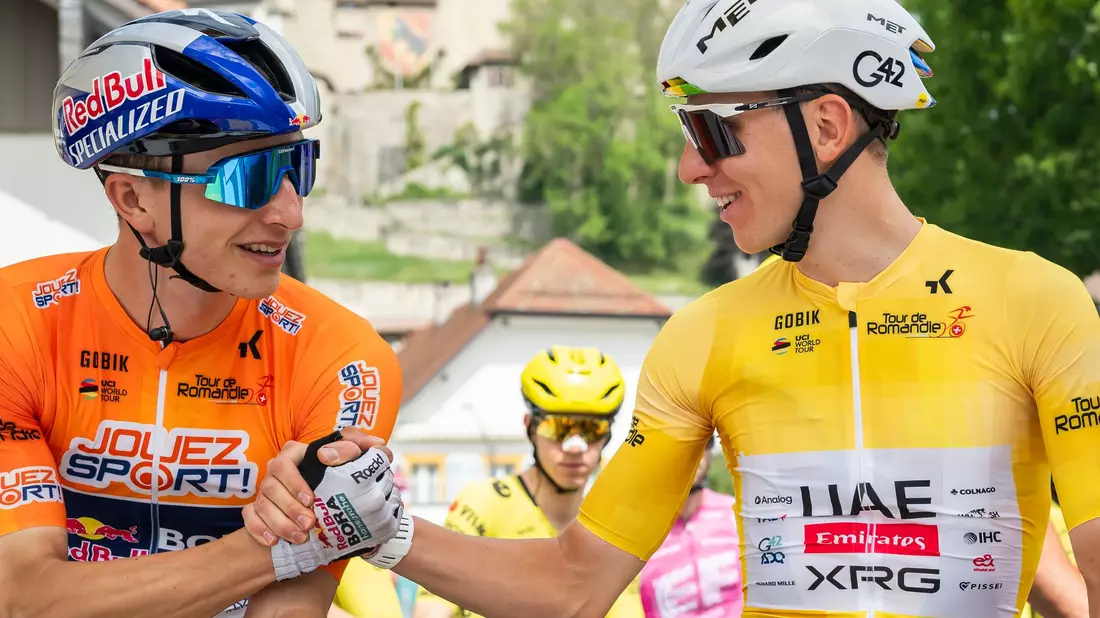 Florian Lipowitz (l) musste sich nur Tadej Pogacar geschlagen geben. - Bild: Jean-Christophe Bott/KEYSTONE/dpa