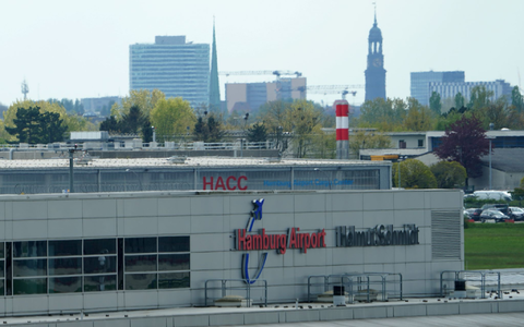 Der Hamburger Flughafen musste nach einer kleinen Bruchlandung eines Kleinflugzeuges kurzzeitig für alle Starts und Landungen geschlossen werden. (Archivbild) - Foto: Marcus Brandt/dpa