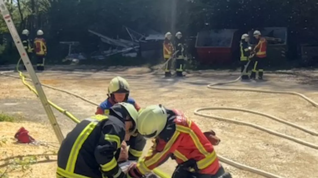 FW Stockach: 21 Feuerwehrangehörige bestehen Truppmannausbildung in Stockach - Bild: presseportal.de