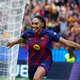  Salma Paralluelo jubelt früh für Barcelona gegen den FC Bayern.   - Foto: Joan Monfort/AP/dpa