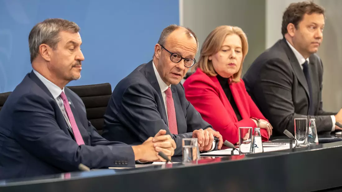 Union und SPD setzen auf mehr Gemeinsamkeit und Tempo. (Archivbild) - Bild: Michael Kappeler/dpa