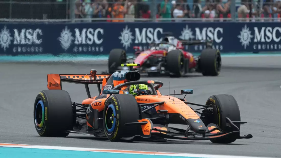 Lando Norris zählt mit McLaren wieder zur Spitze in der Formel 1. - Bild: Marta Lavandier/AP/dpa