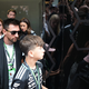Fußball-Weltmeister Lionel Messi (l) lässt sich den Grand Prix von Miami nicht entgehen. - Foto: Rebecca Blackwell/AP/dpa