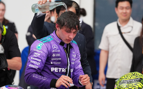 Kalte Dusche für Miami-Sieger Kimi Antonelli. - Foto: Rebecca Blackwell/AP/dpa