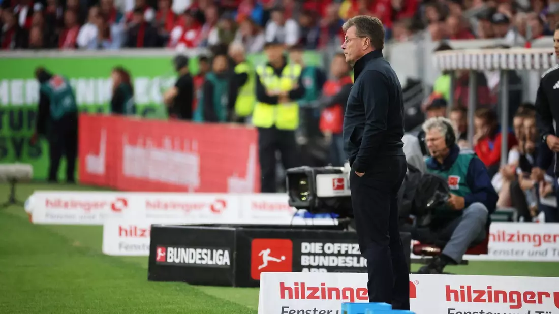 Wolfsburgs Trainer Dieter Hecking. - Bild: Philipp von Ditfurth/dpa