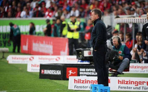 Wolfsburgs Trainer Dieter Hecking. - Foto: Philipp von Ditfurth/dpa