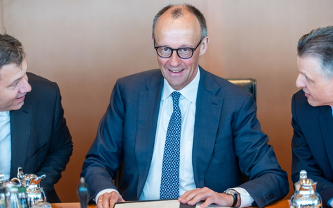 Bundeskanzler Friedrich Merz (CDU) und sein Kabinett haben im ersten Jahr einige Gesetze auf den Weg gebracht. (Archivfoto) - Foto: Michael Kappeler/dpa
