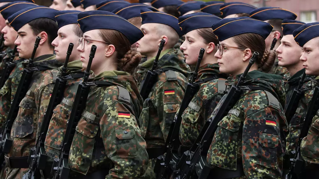 Einen Schwerpunkt legt Schwarz-Rot auf die Stärkung der Bundeswehr. (Archivfoto) - Bild: Hannes P. Albert/dpa