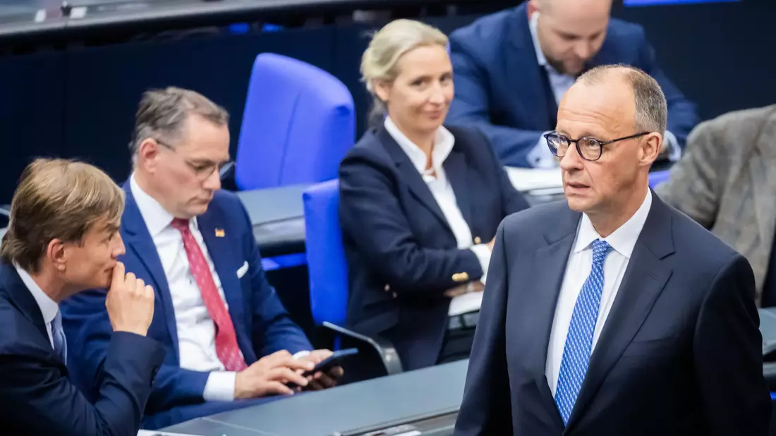 Die AfD sitzt der Union schon lange im Nacken. In den Umfragen ist sie bereits vorbeigezogen. (Archivfoto) - Bild: Christoph Soeder/dpa