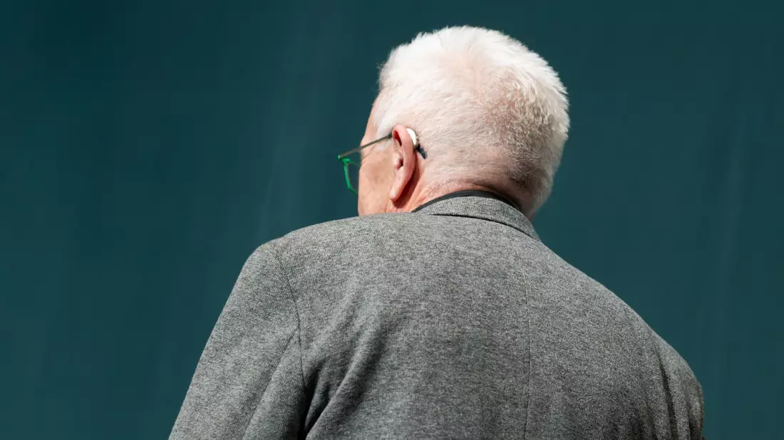 Kretschmann sagt Tschüss - ob er der Öffentlichkeit den Rücken kehrt, ist noch offen.  - Bild: Silas Stein/dpa