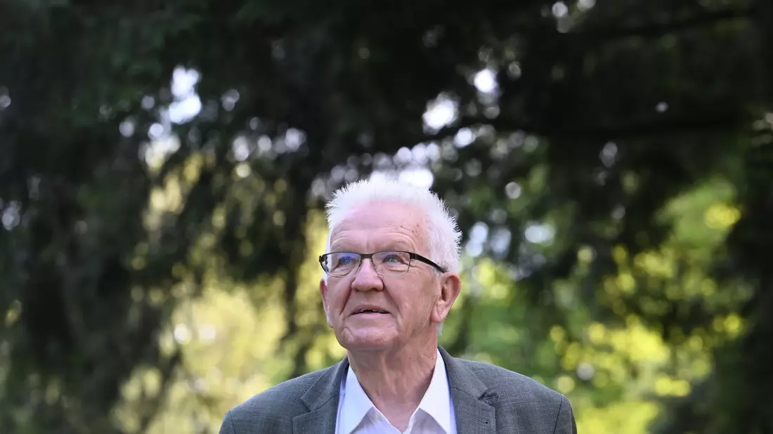 Kretschmann ist studierter Biologe und liebt die Natur - das führte ihn auch zu den Grünen. - Bild: Marijan Murat/dpa