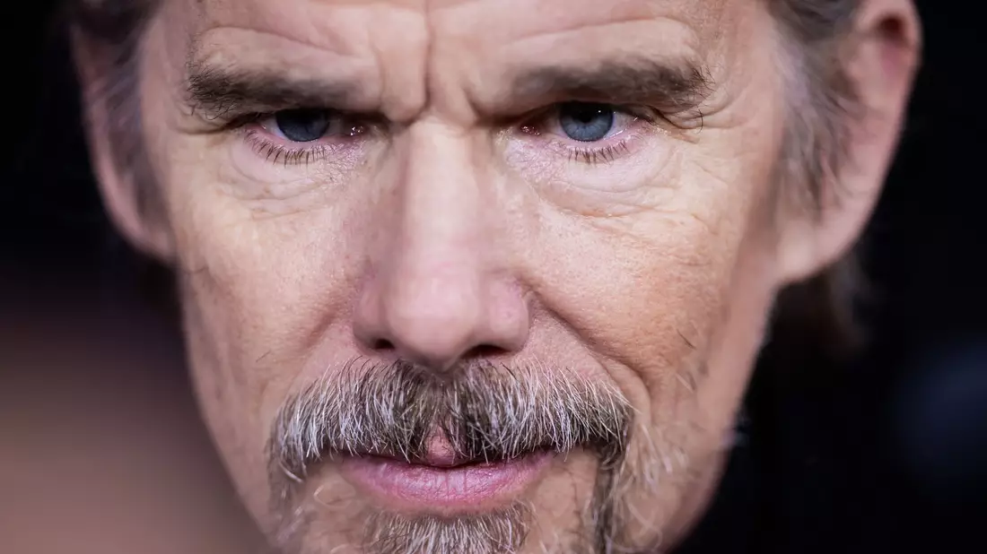 Mann mit Aura: Ethan Hawke. (Archivbild) - Bild: Christoph Soeder/dpa