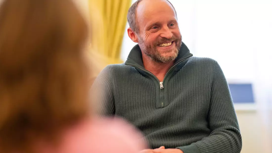 Schauspieler Florian Brückner, dessen Rolle als Florian Eder in der neuen RTL-«Pumuckl»-Serie das Papa-Image stärkt. (Archivbild) - Bild: Lennart Preiss/dpa