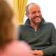 Schauspieler Florian Brückner, dessen Rolle als Florian Eder in der neuen RTL-«Pumuckl»-Serie das Papa-Image stärkt. (Archivbild) - Foto: Lennart Preiss/dpa