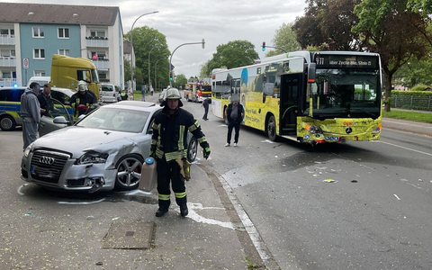 FW-DO: Verkehrsunfall zwischen Pkw und Linienbus in Eving - eine verletzte Person - Foto: presseportal.de