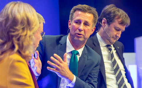Der Vorstand der Commerzbank, dessen stellvertretender Vorsitzender Michael Kotzbauer ist, wehrt sich seit 18 Monaten gegen die Begehrlichkeiten der Unicredit. (Archivbild) - Foto: Helmut Fricke/dpa
