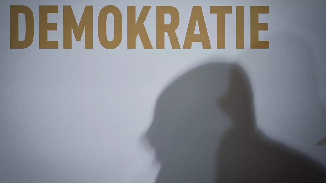 Wie steht es um die Demokratie in Deutschland? Der «Demokratiemonitor 2026» gibt Antworten. (Symbolbild) - Bild: Soeren Stache/dpa