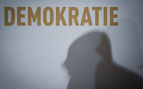 Wie steht es um die Demokratie in Deutschland? Der «Demokratiemonitor 2026» gibt Antworten. (Symbolbild) - Foto: Soeren Stache/dpa