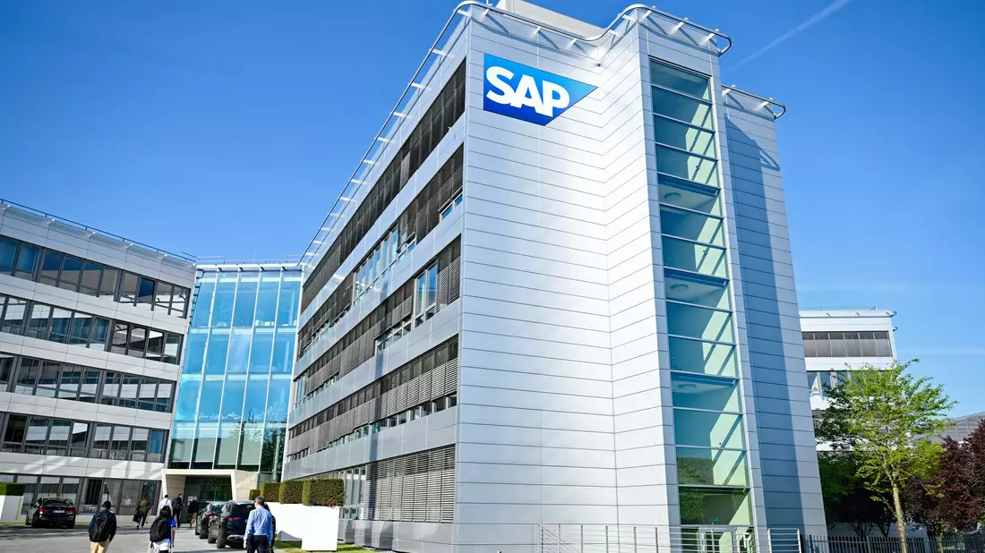 Statistiken besser verstehen: SAP stärkt sich mit einer KI-Firma und investiert kräftig. (Archivbild) - Bild: Uwe Anspach/dpa
