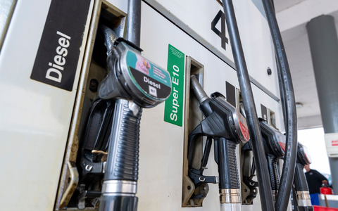 Tanken wird wieder teurer. (Archivbild) - Foto: Peter Kneffel/dpa