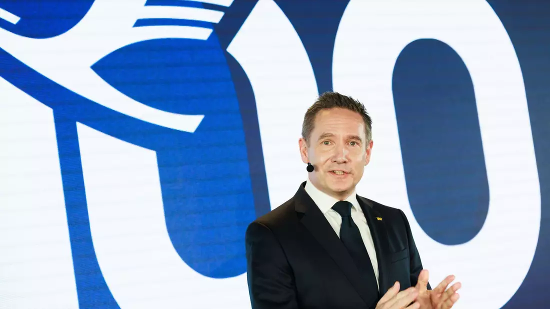 Jens Ritter, Chef der Lufthansa Airlines, präsentiert das neue Konzept. (Archivbild) - Bild: Carsten Koall/dpa
