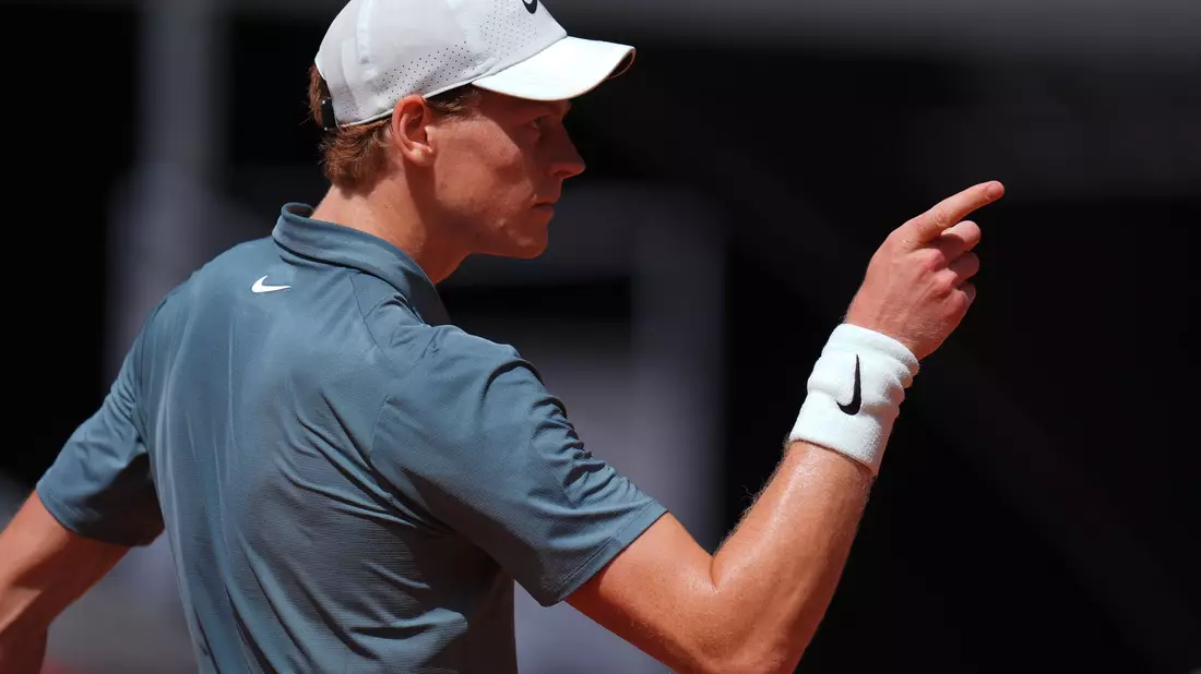 Eine Gruppe von Topspielern, darunter Jannik Sinner, soll die Preisgeld-Debatte im Tennis neu entfacht haben. (Archivbild) - Bild: Manu Fernandez/AP/dpa