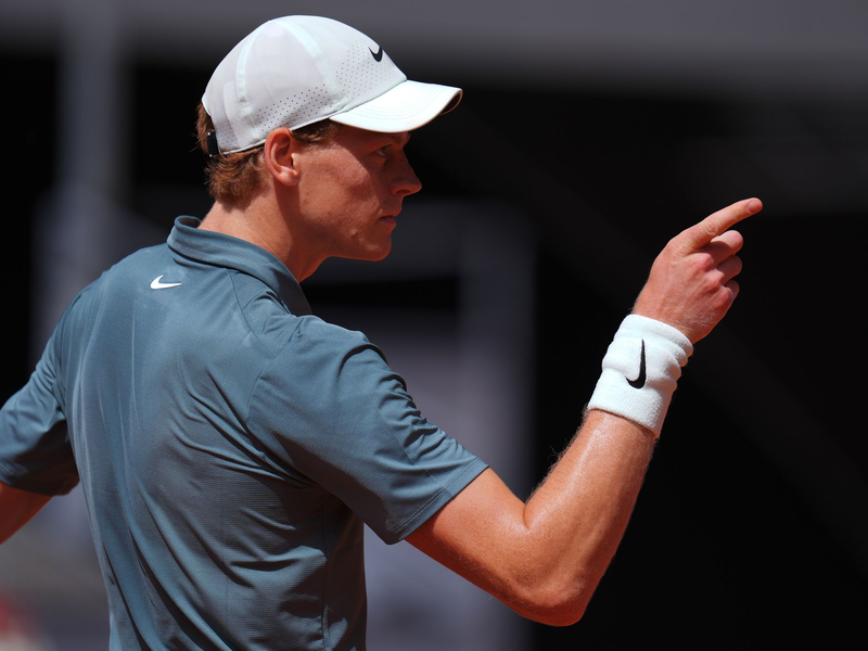 Eine Gruppe von Topspielern, darunter Jannik Sinner, soll die Preisgeld-Debatte im Tennis neu entfacht haben. (Archivbild) - Foto: Manu Fernandez/AP/dpa
